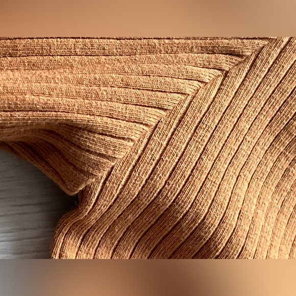 PRIVACY PLEASE :: TOP - Picture 4 of 10